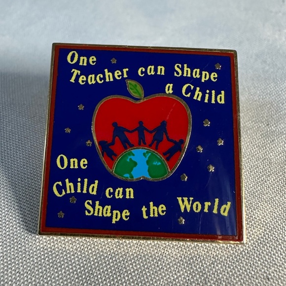 Teacher pin swag buttons - Picture 8 of 9